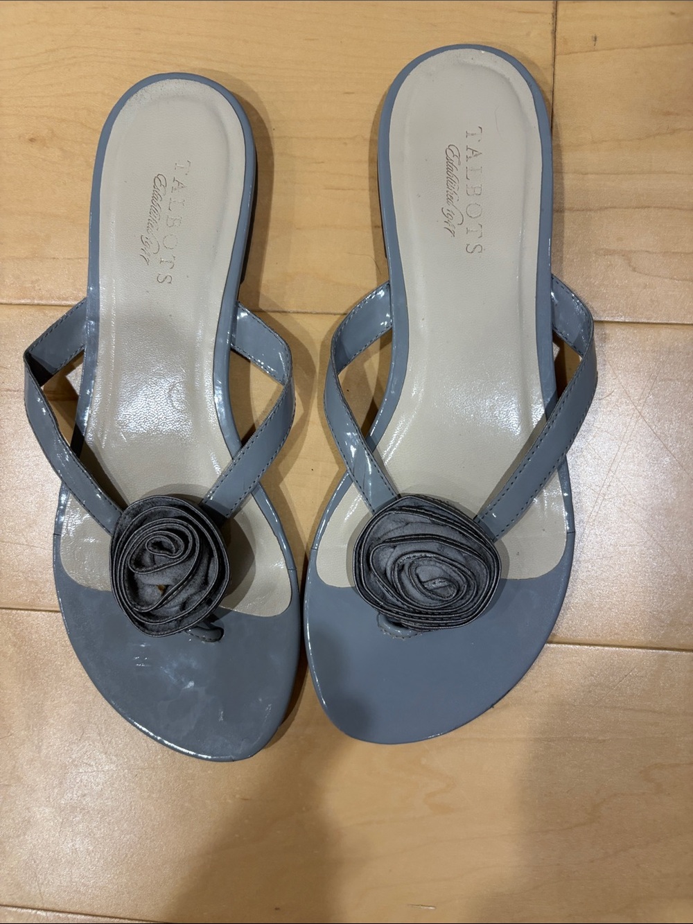 Gray Sandals with  rose  Size 10